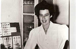 Prof. Eyal-giladi in her lab